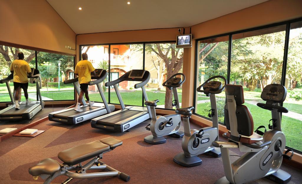 לוסקה M'Kango Golfview Hotel מראה חיצוני תמונה
