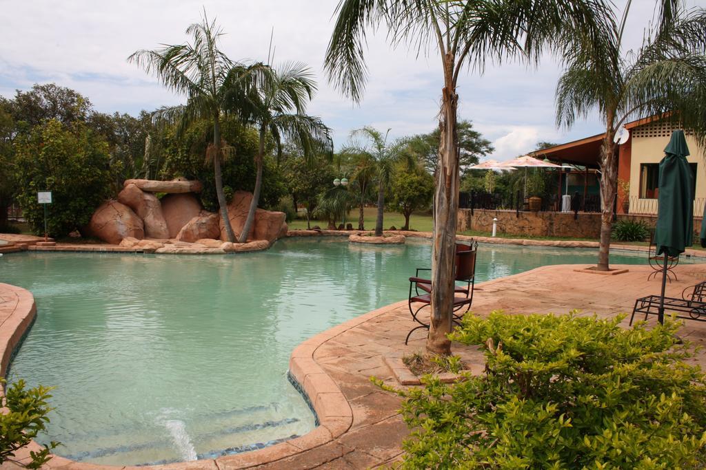 לוסקה M'Kango Golfview Hotel מראה חיצוני תמונה