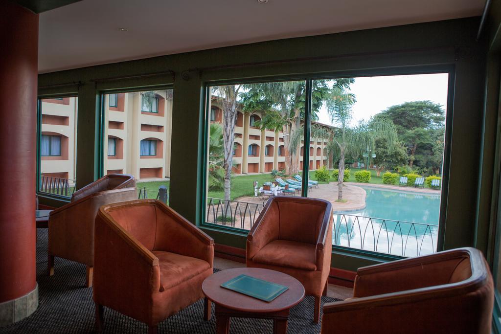 לוסקה M'Kango Golfview Hotel מראה חיצוני תמונה
